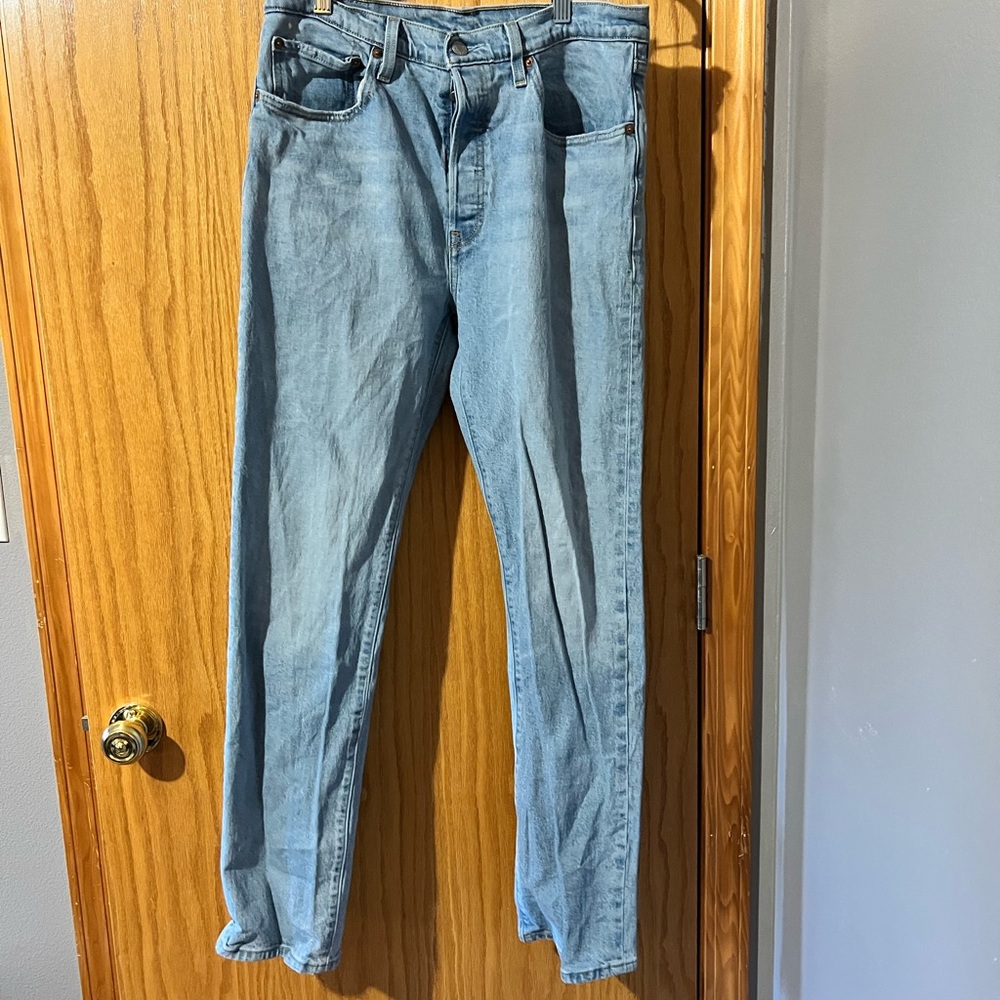 Levi’s Light Wash Jeans